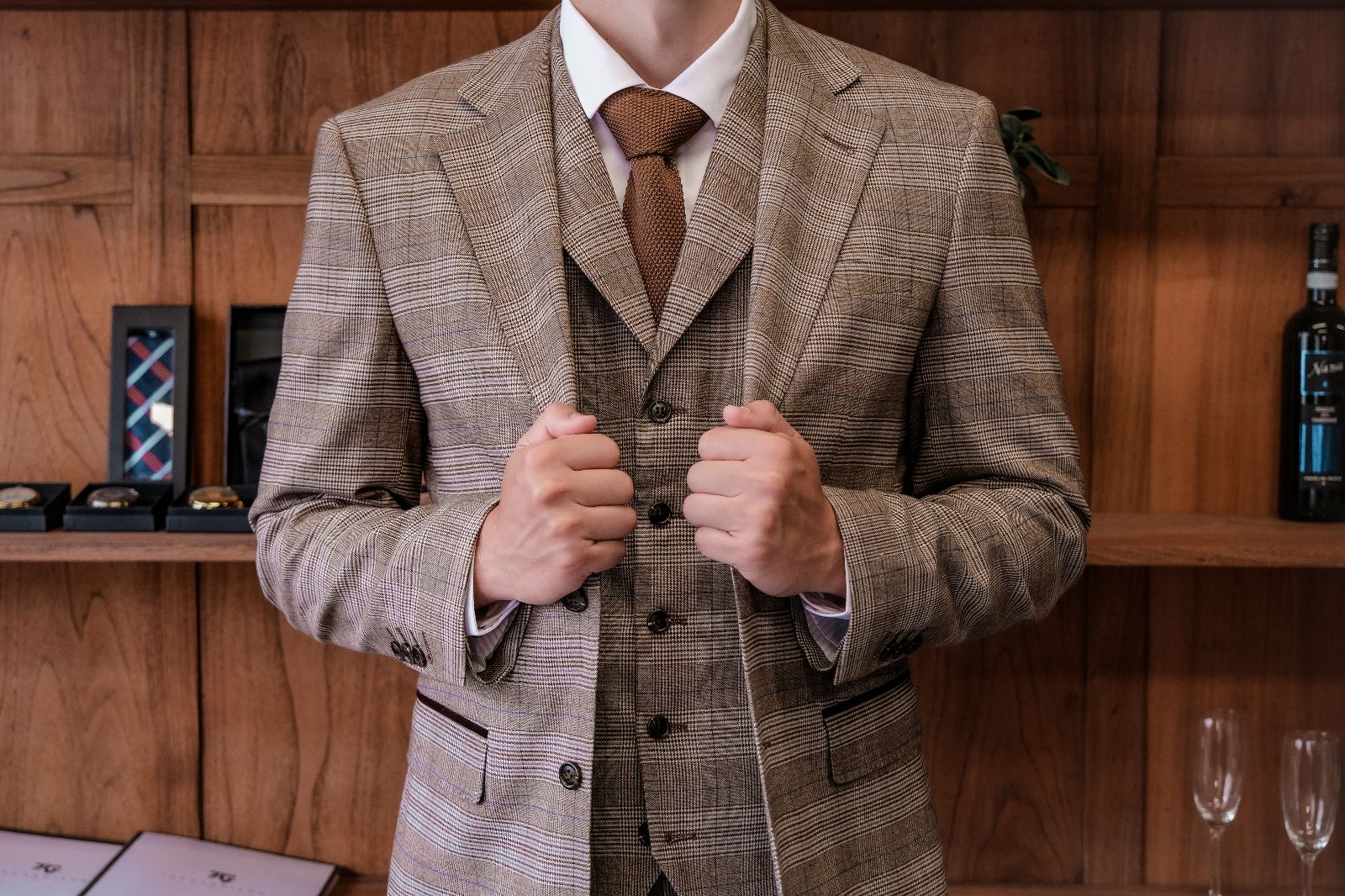 TAVERNY Captain - Men's Three-Piece Checkered Suit in Beige