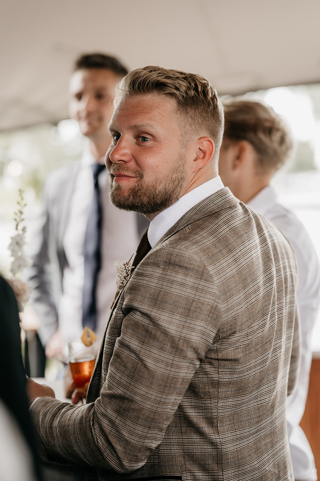 TAVERNY Captain - Men's Three-Piece Checkered Suit in Beige