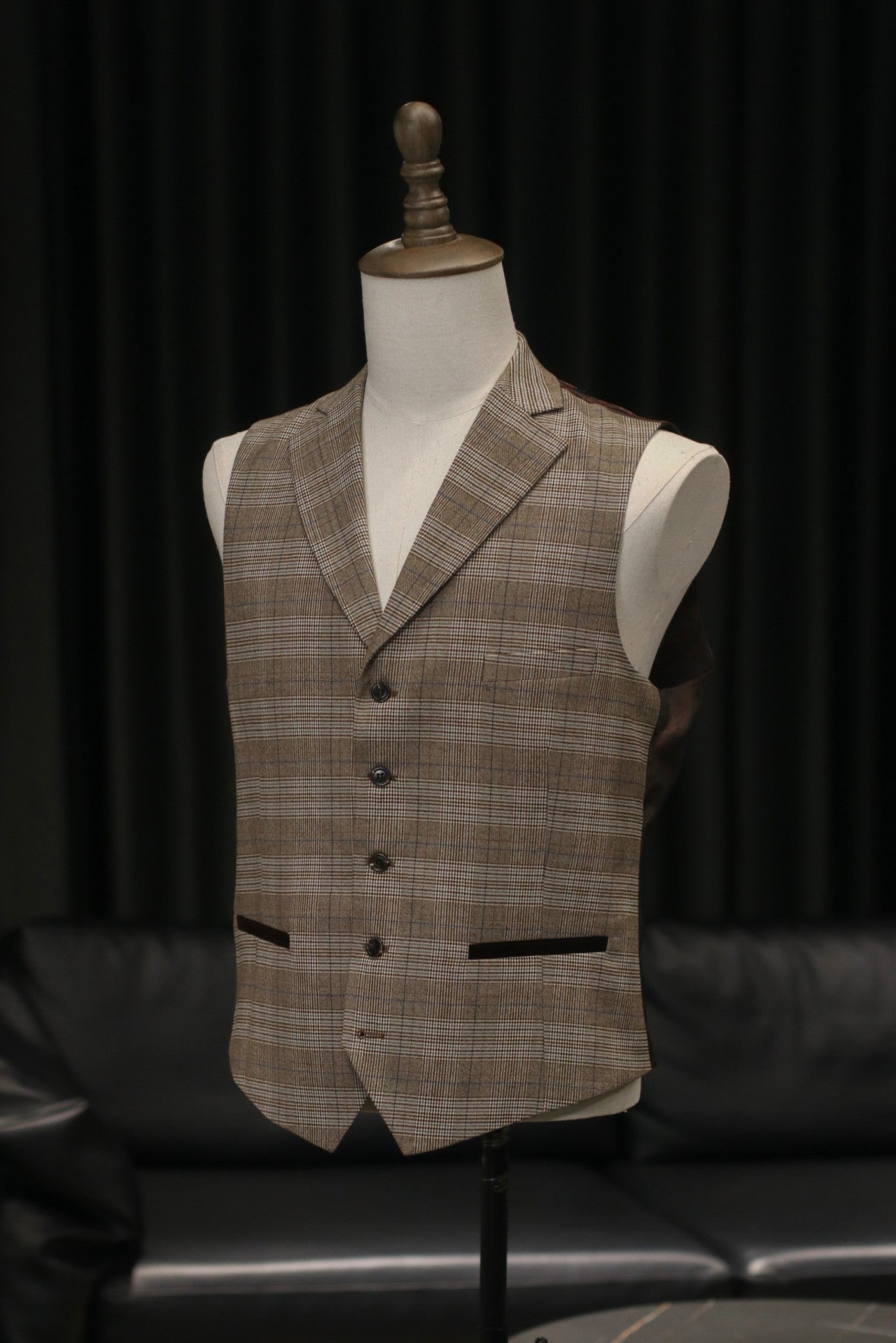 TAVERNY Captain - Men's Three-Piece Checkered Suit in Beige