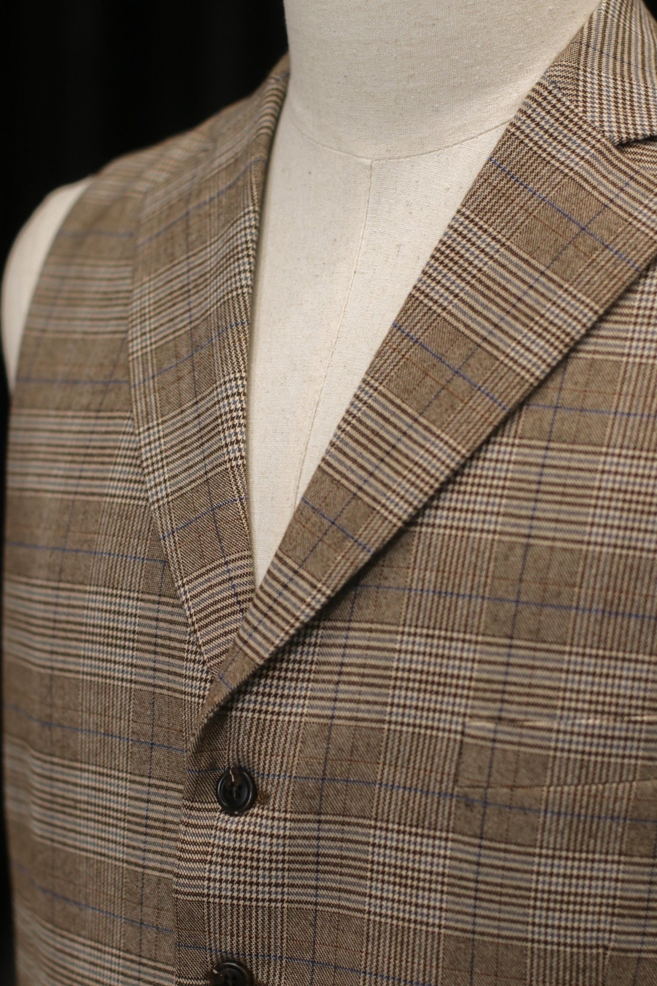 TAVERNY Captain - Men's Three-Piece Checkered Suit in Beige