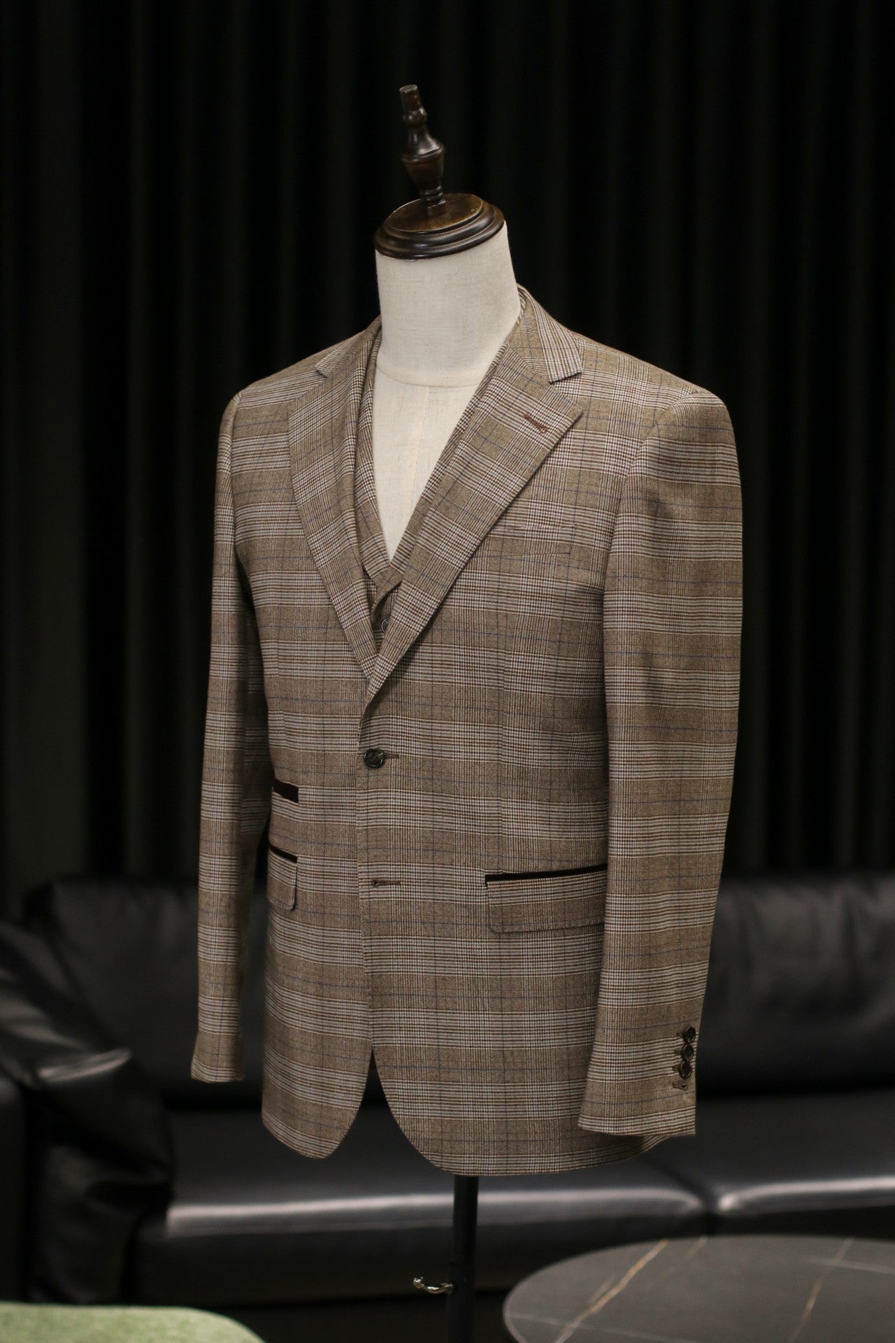 TAVERNY Captain - Men's Three-Piece Checkered Suit in Beige