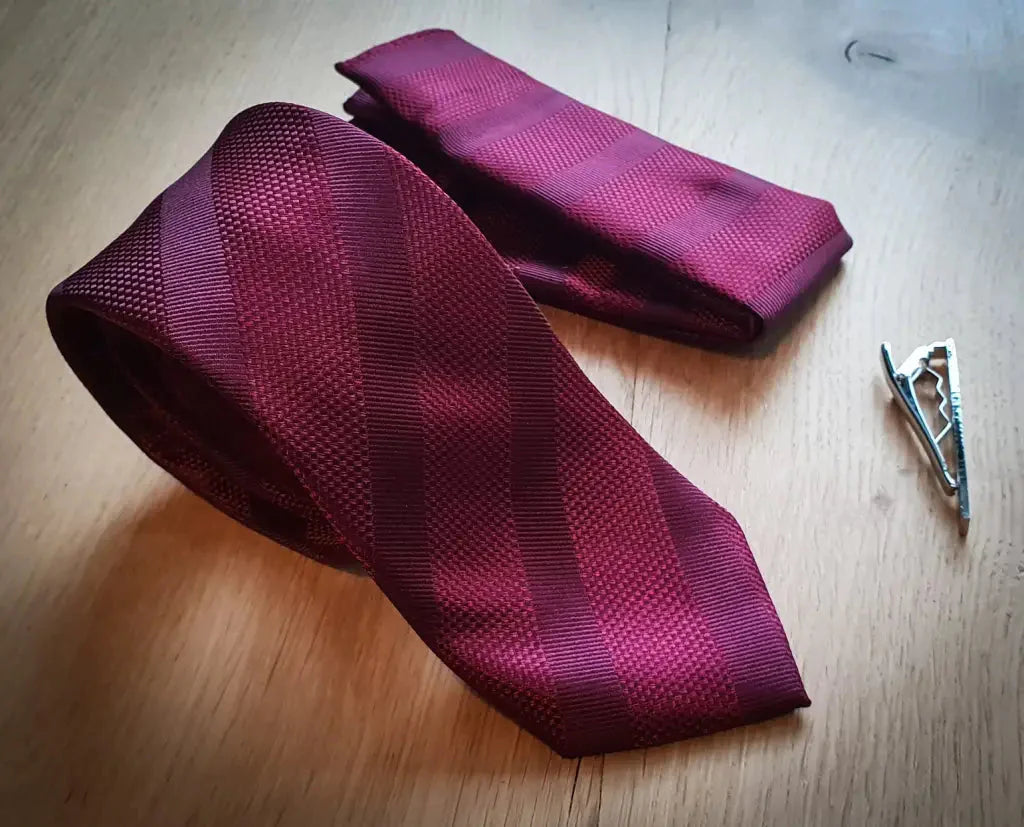 Cavani wine red stripe necktie hankie necktie clip'