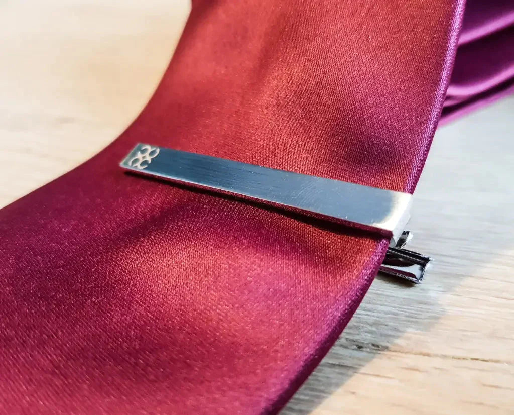 Cavani wine red necktie, hankie, necktie clip